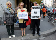 Milano - Silvio Berlusconi supporters and not out of the Milan courthouse while the trial is taking place