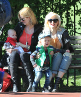 GWEN STEFANI IN THE PARK