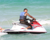 TREY SONGZ WITH FIRENDS IN MIAMI BEACH DURING JET SKY SESSION