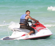 TREY SONGZ WITH FIRENDS IN MIAMI BEACH DURING JET SKY SESSION