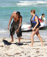 TREY SONGZ WITH FIRENDS IN MIAMI BEACH DURING JET SKY SESSION
