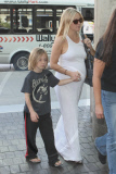 EXC PREGNANT KATE HUDSON DEPARTS LAX