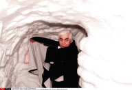 SUISSE/ST-MORITZ : GUNTHER SACHS EN FAMILLE FETE LES 25 ANS DU DRACULA CLUB & SES AM