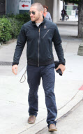 EXCLUSIVE Jake Gyllenhaal with a bald head!!!