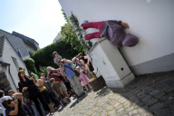 Beim Festival Perspectives zeigen KŸnstler in der SaarbrŸcker Innenstadt akrobatische VorfŸhrungen