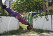 Beim Festival Perspectives zeigen KŸnstler in der SaarbrŸcker Innenstadt akrobatische VorfŸhrungen