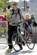 LIEV SCHRIBER AND SON ALEXANDER SPEND THE AFTERNOON TOGETHER BIKING AND PLAYING.