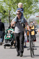 LIEV SCHRIBER AND SON ALEXANDER SPEND THE AFTERNOON TOGETHER BIKING AND PLAYING.