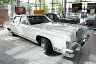 Wagen von Papst Johannes Paul II. stehen zum Verkauf