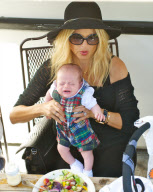 Rachel Zoe Grabs Lunch With Baby Skyler