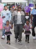 Daddy Diddy Takes His Girls ToThe Mall!