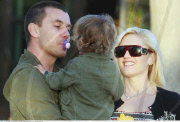 Pregnant pop star GWEN STEFANI & GAVIN ROSSDALE get goofy with KINGSTON