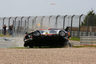 ADAC Masters Weekend auf dem Sachsenring: Crash des Mercedes-Benz SLS AMG GT3 vom Team Black Falcon