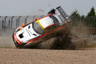 ADAC Masters Weekend auf dem Sachsenring: Crash des Mercedes-Benz SLS AMG GT3 vom Team Black Falcon