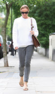 Stella McCartney vor der Schule ihrer Kinder in London