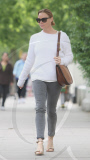 Stella McCartney vor der Schule ihrer Kinder in London