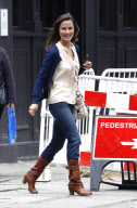 PIPPA MIDDLETON STOPPED FOR A COFFEE BEFORE GOING TO PICK UP SOME FLOWERS ON SOUTH LONDON AND THEN DROPPED OFF A FRIEND IN A CHELSEA PUB