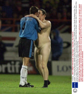 Football : Premiership Matches 1998/99 Charlton Athletic V Aston Villa 0-1 Streaker Gives Villas Gareth Southgate A Kiss. The Premier League The Fa Premiership