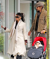 EXCL.: Fashionable actress LISA BONET out with beau and baby