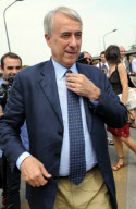 Milano, Giuliano Pisapia in visita al canile di via l'Aquila