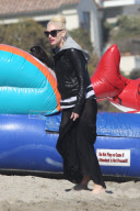 The Stefani-Rossdales enjoy Memorial Day in Malibu