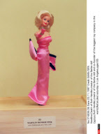ITALIE/ MILAN : LES POUPEES BARBIES HABILLEES PAR DE GRANDS COUTURIERS VENDU