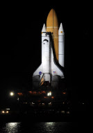 Vorbereitung auf die STS 135 Mission: Die RaumfŠhre Atlantis wird zum Startplatz auf dem Kennedy Space Center gebracht