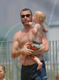 SHIRTLESS LIEV SCHREIBER IS THE ULTIMATE EYE CANDY SHOWING OFF HIS TORSO WHILE PLAYING WITH SON ALEXANDER IN A NEW YORK PARK