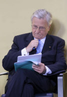 Jean-Caude Trichet erhŠlt den Karlspreis der Stadt Aachen