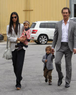 Matthew Mcconaughey and family eat at Cholada