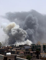 Die NATO bombardiert erneut militŠrische Ziele in der libyschen Hauptstadt Tripolis