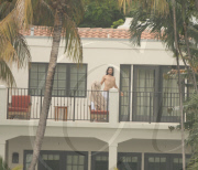  Russell Brand relaxes at his waterfront rental property in the Florida