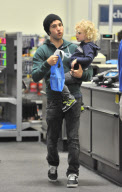 Pete Wentz Brings Bronx Shopping at Best Buy