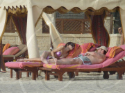 Exkl.: Lothar MatthŠus mit Freundin Joanna Tuczynska  am Strand in Dubai