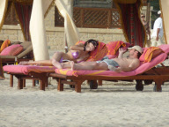 Exkl.: Lothar MatthŠus mit Freundin Joanna Tuczynska  am Strand in Dubai