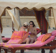 Exkl.: Lothar MatthŠus mit Freundin Joanna Tuczynska  am Strand in Dubai
