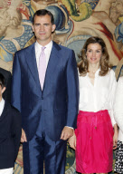 Felipe und Letizia von Spanien empfangen die junge Gewinner eines Lego Wettbewerb  in Madrid