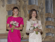 Silvia und Victoria schauen sich eine VorfŸhrung des Queenholm Theaters in Stockholm an
