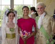Silvia und Victoria schauen sich eine VorfŸhrung des Queenholm Theaters in Stockholm an