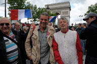 Des associations d'extreme droite fetent l'appel du 18 juin en presence Oskar Freysinger