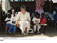 ZIMBABWE : Princess Diana at refugee camp