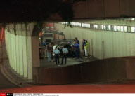 PARIS:ENTREE DU TUNNEL OU LA POLICE EXAMINE LA MERCEDES DE DIANA ET DODI