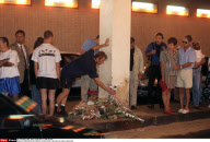 PARIS:TUNNEL DU PONT DE L'ALMA,LIEU DE L'ACCIDENT DE LADY DI:HOMMAGE