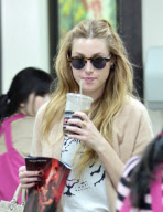 Whitney Port Gets Her Nails Done