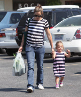 Jennifer Garner and baby Seraphina in matching stripes - Part 2