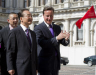 BRITAIN-CHINA-WEN JIABAO-CAMERON-WELCOME CEREMONY (CN)