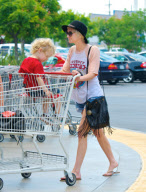 Ashlee Simpson Takes Bronx to Costco