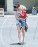 Ashlee Simpson Takes Bronx to Costco