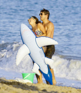 New Couple  Alert: Ashley Tisdale and Zac Efron dating?  Part2