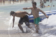 Rafael Nadal planscht mit Freunden auf der spanischen Insel Formentera